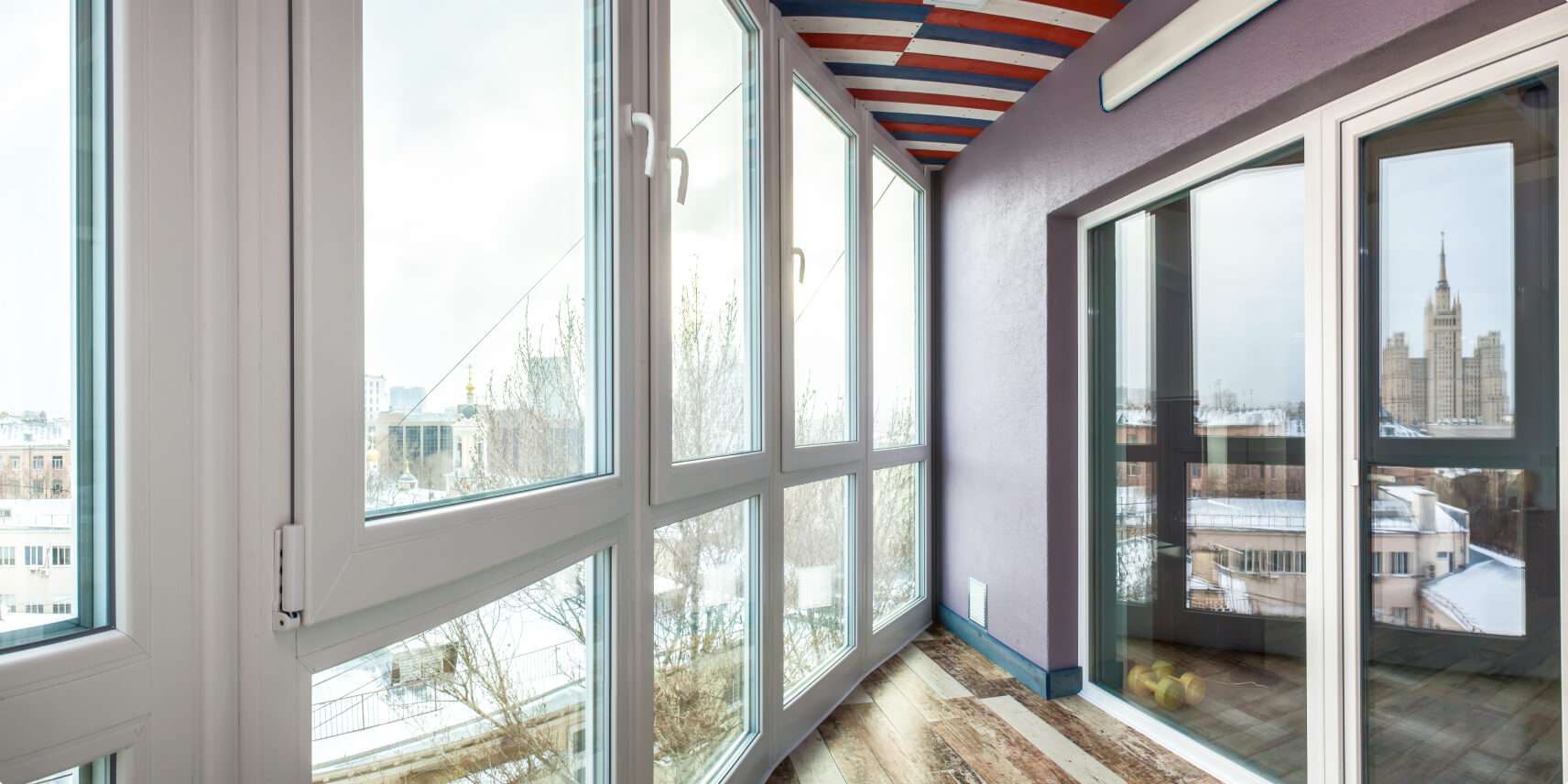Балкон с панорамным остеклением дизайн интерьера (61 фото)