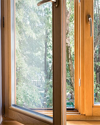 Браширование — придаём деревянным окнам эффектный вид