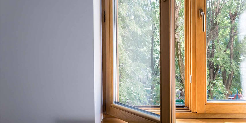 Деревянные окна с форточкой — полезная вещь или устаревшее решение? - 4