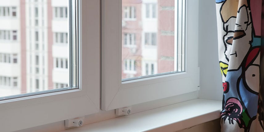Как обезопасить окна от детей: лучшие способы от выпадения из окна  - 2